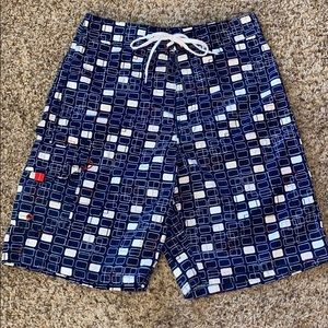 Patterned men’s swim trunks